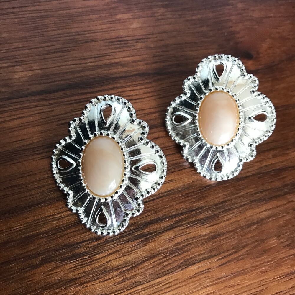 Avon Vintage 1990s "Silvery Sands" Pierced Earrings silver tone and pale peach